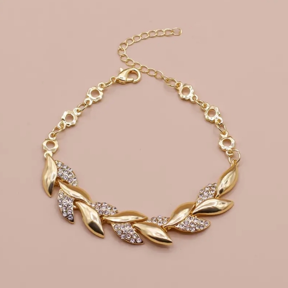 Sparkling Rhinestone Bracelet Golden Plated